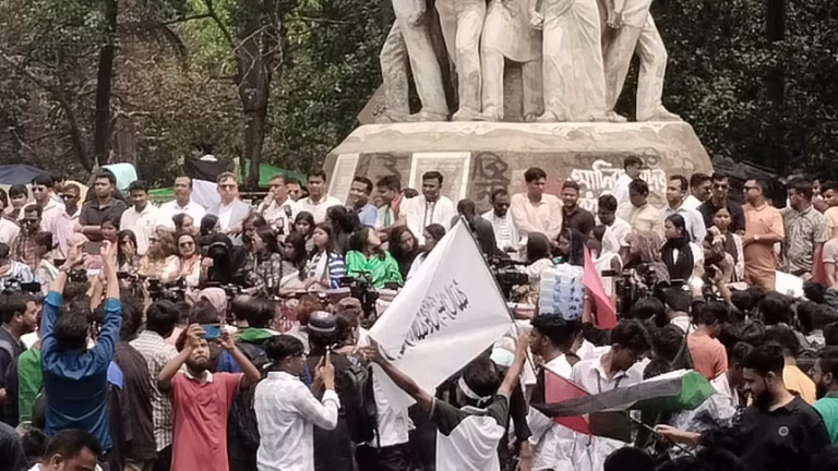 গাজায় ইসরায়েলি গণহত্যার প্রতিবাদে ছাত্রদলের বিক্ষোভ