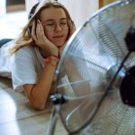 ফ্যান থেকে ঠান্ডা বাতাস পাওয়ার ৫ জাদুকরী কৌশল