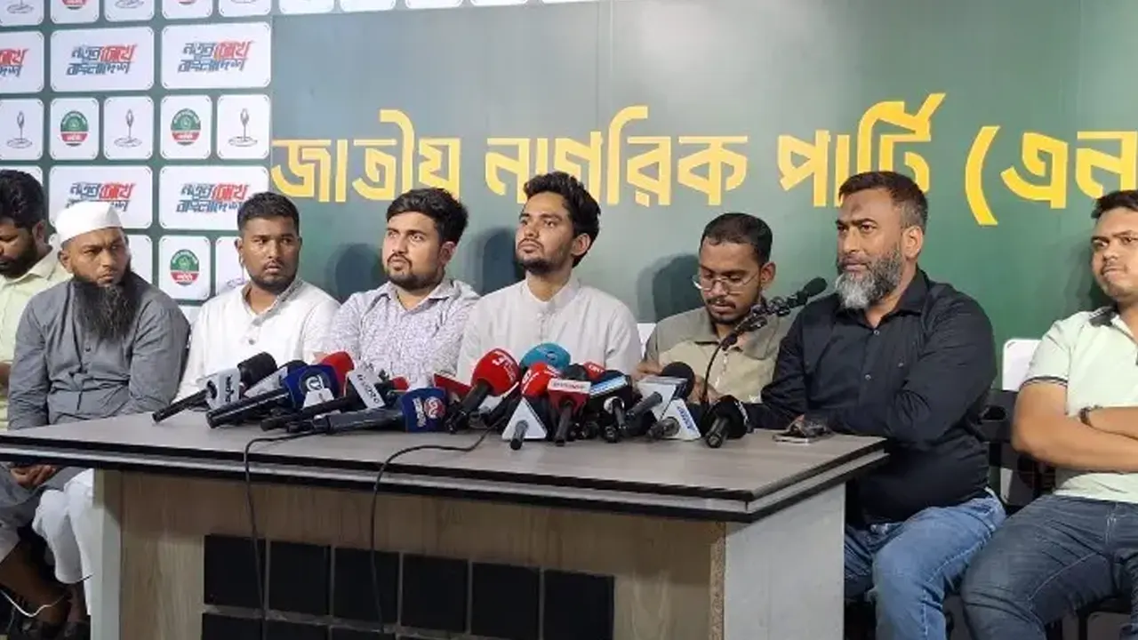 ‘চাঁদাবাজ-দুর্নীতিবিরোধী’ কার্ড চাইলেন আসিফ মাহমুদ