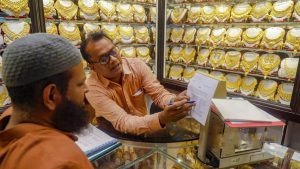 কমলো স্বর্ণের দাম, দুই দফায় ৫ হাজার টাকার বেশি