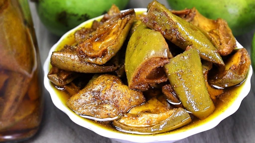কাঁচা আমের খোসাসহ টক-ঝাল আচার তৈরির রেসিপি