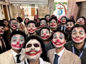 জোকার রূপে মাতলেন নোবিপ্রবির ইএসডিএম ১০তম ব্যাচ