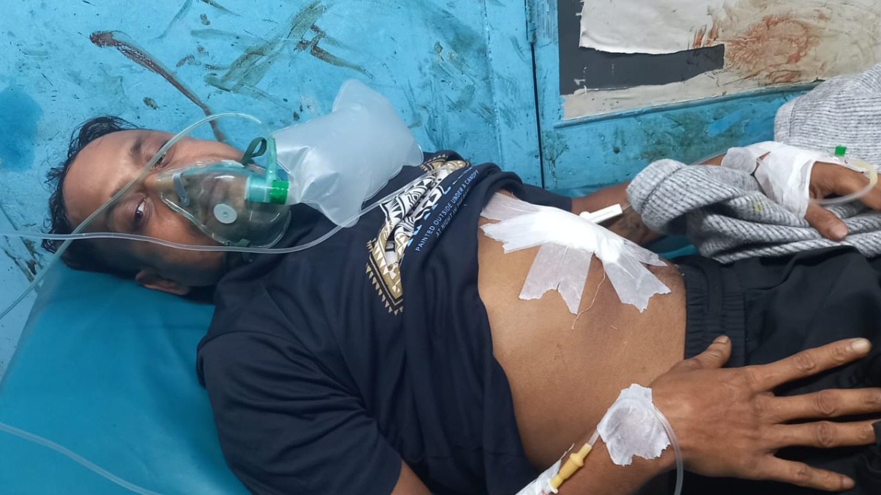 খুলনায় গুলির পর ঢাকার পথে অ্যাম্বুলেন্সে ফিল্মি স্টাইলে হামলা
