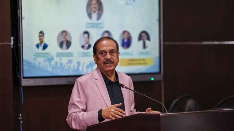 রাজনীতি সঠিক ধারায় নেই বলেই সাংবাদিকতাও সংকটে: মতিউর রহমান