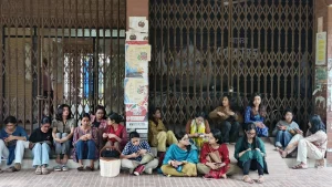 জাবির প্রশাসনিক ভবনে তালা