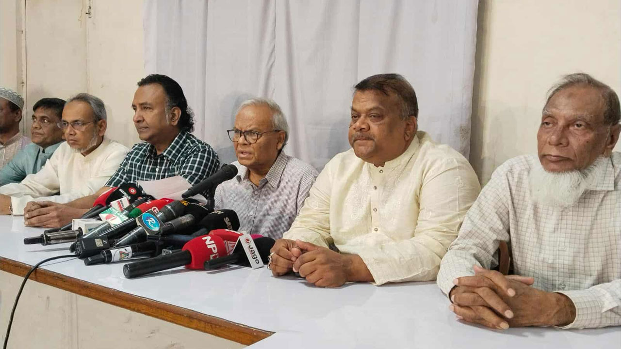 চক্রান্তের রাজনীতি দেশের জন্য বিপদজনক : রিজভী