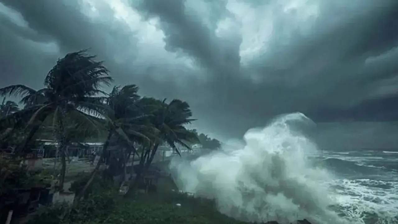 রাত ১টার মধ্যে ঝড় হতে পারে যেসব অঞ্চলে