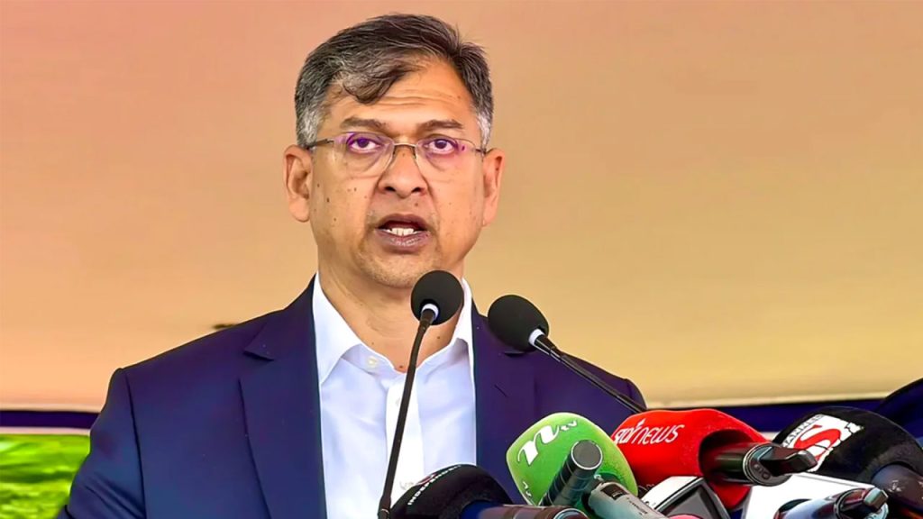 নাইন এম এম পিস্তল পাচ্ছেন ডিএনসি কর্মকর্তারা: স্বরাষ্ট্রমন্ত্রী