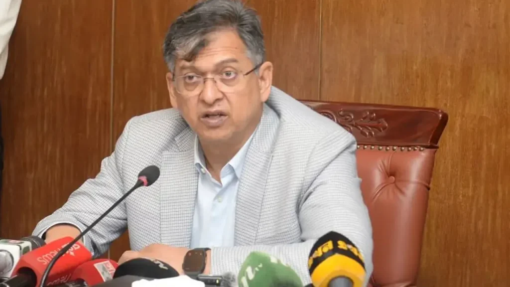 বেনজীরকে ফেরাতে আইনি প্রক্রিয়া চলমান: স্বরাষ্ট্রমন্ত্রী