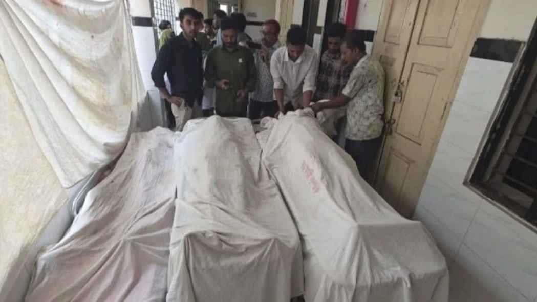 ঢাবি ছাত্রীসহ একই পরিবারের ৪ জনকে কুপিয়ে হত্যা, নেপথ্যে কী